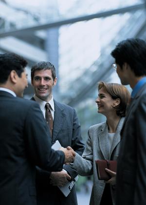 【2024年版】ジップパーカーの選び方とおすすめブランド徹底ガイド